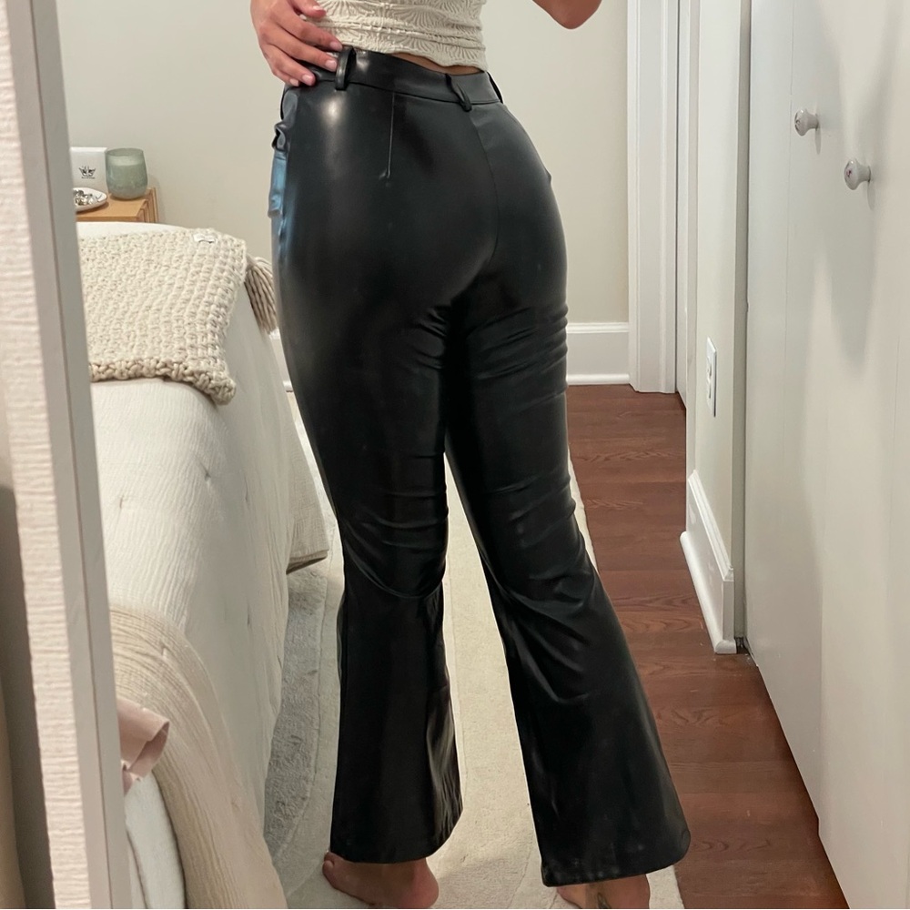 Stretchy leather pants 🖤